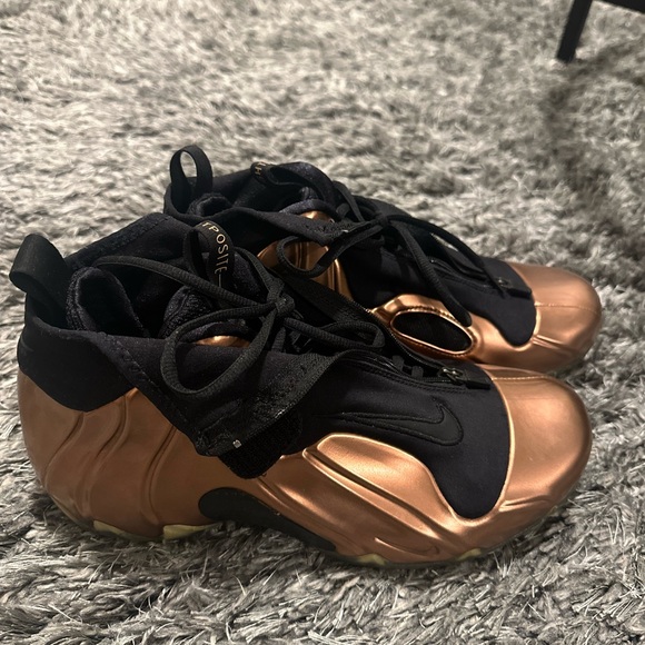 Nike Men's Sneakers in Black and Bronze